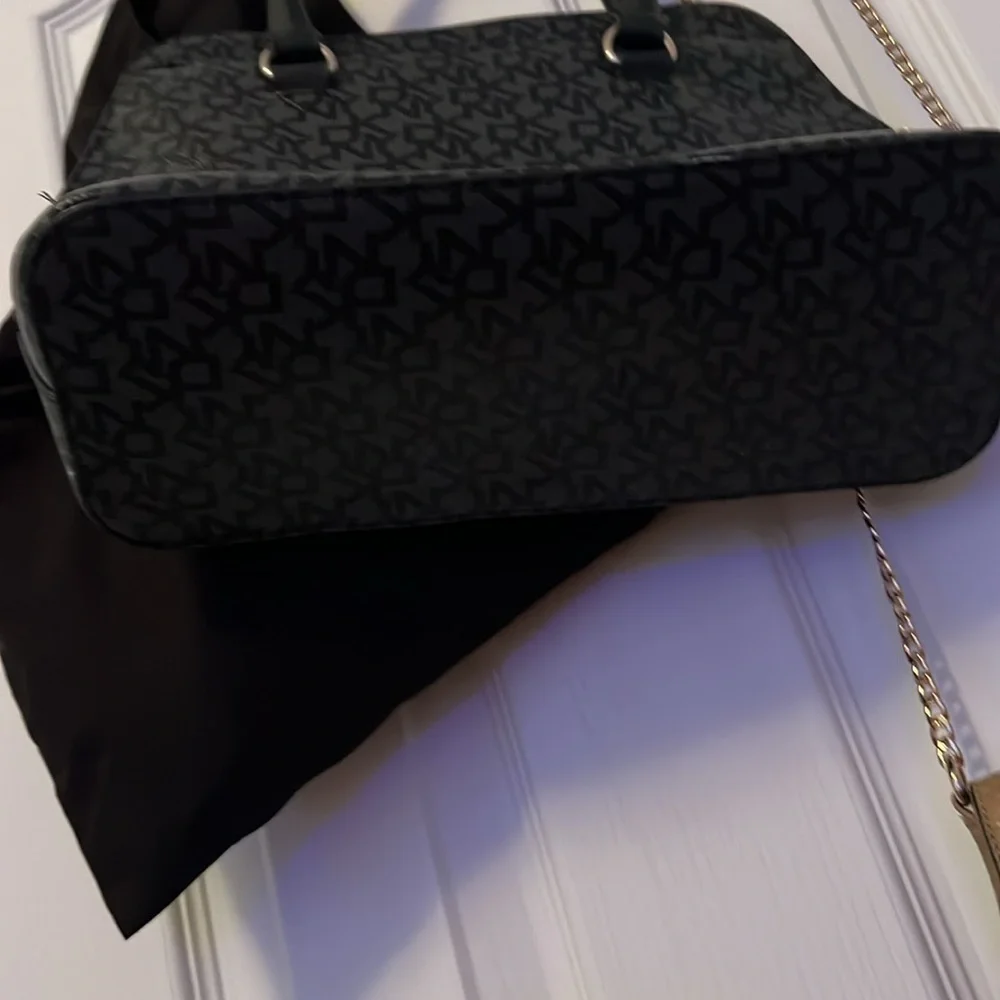 DKNY Bryant Medium Round Satchel Black Leather - Picture 4 of 9